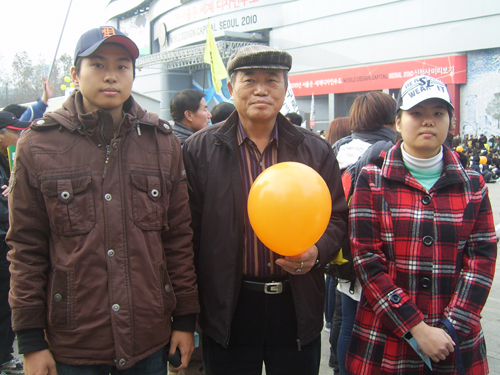 5일 오후 2시 서울광장에서 열린 '사대강사업 저지를 범국민대회'에 아이들과 함께 참가했다. 