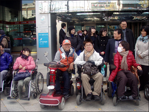  광주광역시 시청에서 장애인 차별 철폐 투쟁단 기자회견 때 찍은 사진