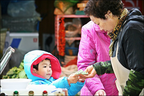  “할머니, 맛있게 만들어주셔서 고맙습니다” 