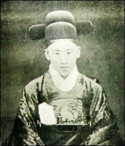 중국 단둥시 ‘한국인교육문화원’에 전시된 고종황제 아들 의친왕 이강 사진.
