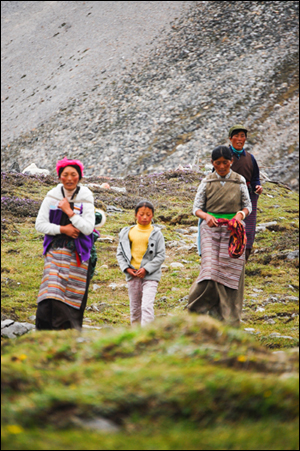 선내일을 코라도는 티벳 가족.