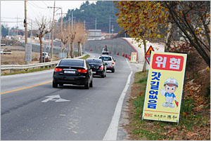  간성읍에서 통일전망대 출입국신고소 사이 구간 도로 공사 현장.