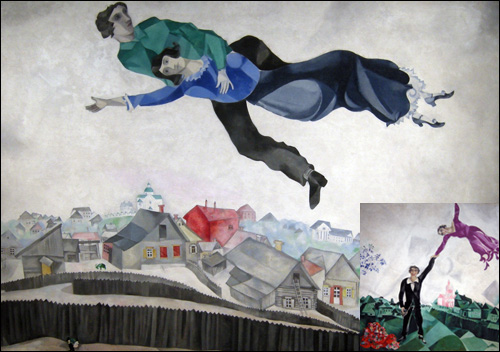 '도시 위에서(Au-dessus de la ville)' 캔버스에 유화 139×197cm 1914-1918. <트레티아코프미술관소장> '산책(La Promenade)' 캔버스에 유화 175×168cm 1917-1918(아래). <상트페테르부르크미술관소장>
ⓒ Marc Chagall/ADAGP, Paris-SACK, Seoul, 2010 Chagall(R)