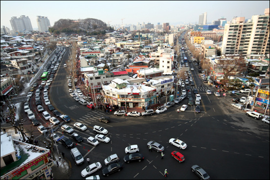 아쿠아월드 무료입장과 신년연휴가 맞물린 1월 1일, 보문오거리 근방은 교통체증이 심했다.