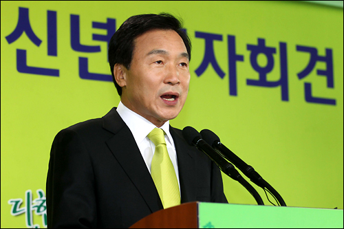 민주당 손학규 대표가 지난 10일 오전 서울 영등포구 영등포동 민주당 당사에서 신년기자회견을 하고 있다.