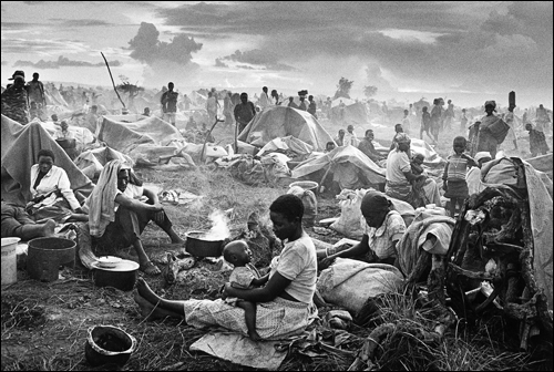  세바스치앙 살가두(Sebastiao Salgado) I '탄자니아 르완다 피난민들(Rwanda Refugees United Republic of Tanzania)' 1994  