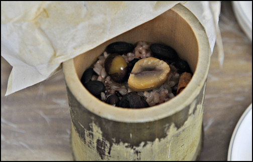 대통밥은 3년 이상 자란 왕대의 대통을 잘라 밥을 짓는데, 대나무의 향기가 밥에 스며들기 위해서는 대통을 한 번만 사용하는 것이 좋다고 한다.

