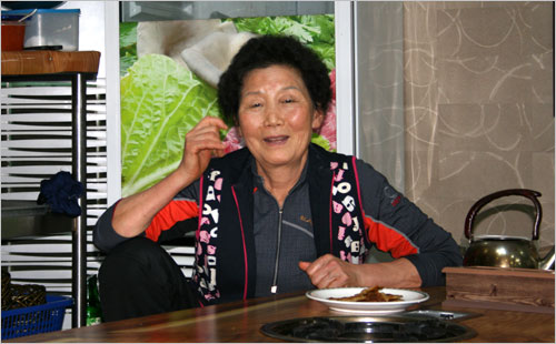 식당주인(67.김송자)이다.