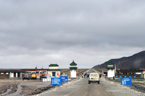 서 티베트로 가는 길에 만난 1차 검문소