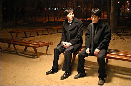 영화 <방문자>(2006)에서 주인공 계상(강지환)은 종교적 신념에 따른 병역거부자다. 