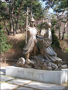 서울 광진구 아차산에 있는 온달과 평강공주의 동상. 
