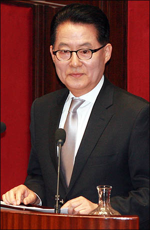 박지원 민주당 원내대표가 22일 국회에서 교섭단체 대표연설을 하고 있다.