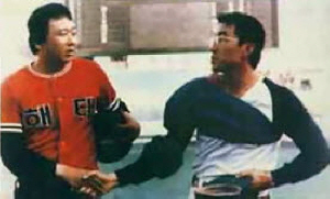 선동렬 vs 최동원 1987년 5월 16일, 두 명의 전설적인 투수는 15회까지 팽팽하게 마주 달리며 한국프로야구의 기념비를 세웠다.