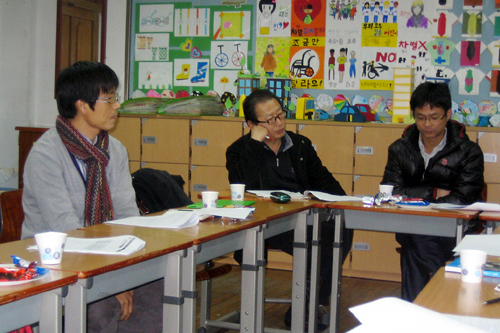 평교사로서 혁신학교 준비 모임에 함께 했던 송교장 선생님 가운데 모습