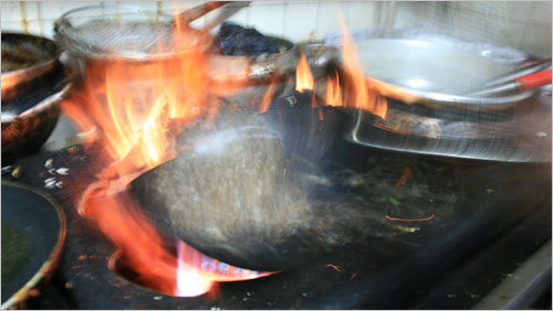 불의 요리라고 할 정도로 중국요리는 불 조절에 따라 음식의 풍미가 달라진다. 