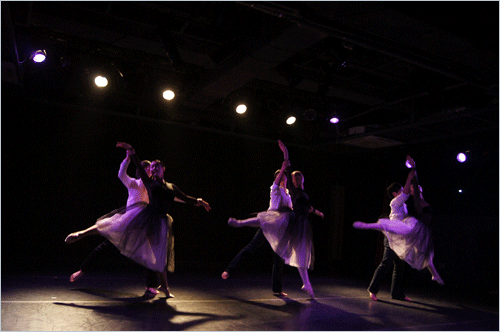 발레그룹 아다지오가 현대적 색채를 띤 실용적이고 대중적인 발레를 선보이고 있다.