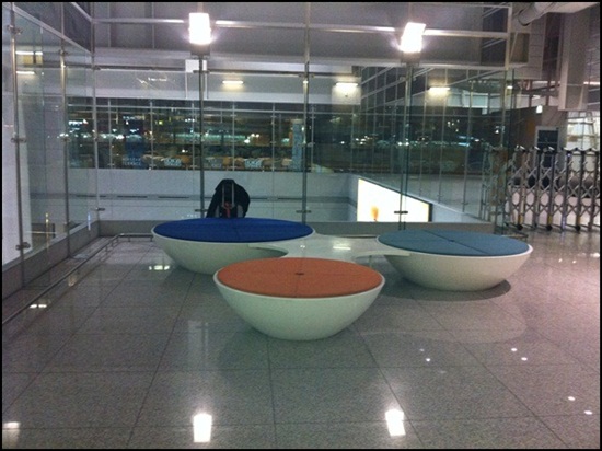 배낭여행자들이 추천하는 인천공항 최고의 잠자리, 원형침대.