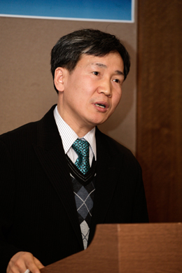 김철관 제7대 한국인터넷기자협회장이 수락 인사를 하고 있다.