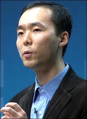 <모바일 이노베이션>의 저자 김지현 다음모바일 본부장이 <오마이뉴스> '10만인클럽' 초청 저자와의 대화에서 강연하고 있다. 