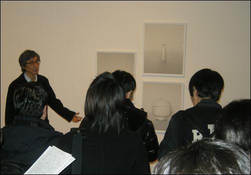 'OSK 17-30-31 BW' Archival Pigment Print 63×50cm 2005-2007 오사카박물관의 '백자' 컬렉션사진