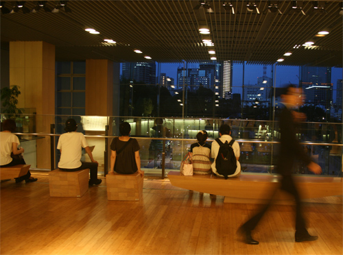 갤러리아 안에서 바라보는 도쿄의 야경이 아늑하다.

