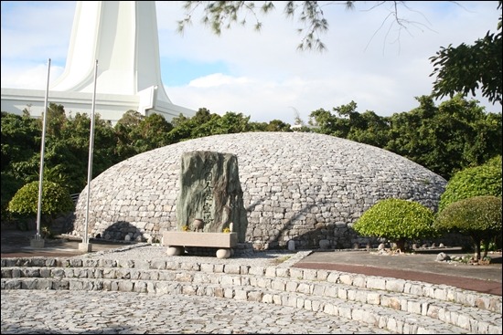 오키나와 평화기념 공원 한국인 희생자 위령탑
