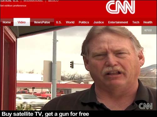 위성TV를 사면 총을 사은품으로 준다는 해밀턴 라디오샥의 사장인 스티브 스트랜드씨가 CNN 뉴스에 나왔다.