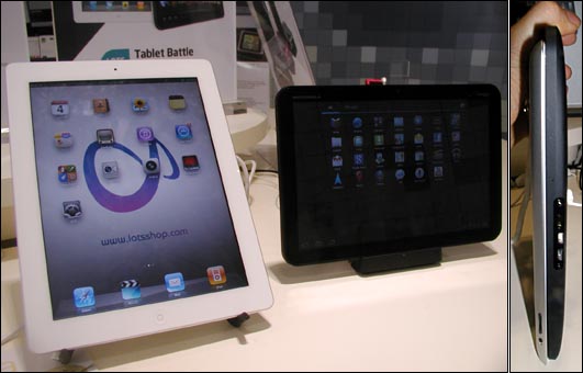 애플 아이패드2(왼쪽)와 모토로라 줌. 오른쪽 사진은 두 제품을 맞대 옆에서 본 모습.