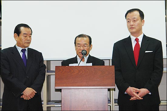 13일 자유선진당 태안지역 핵심 당직자들이 집단 탈당을 선언해 선거판이 요동하고 있다.