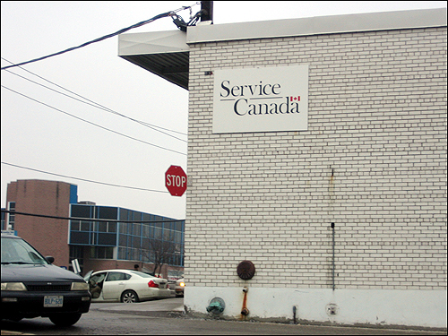 실업급여 신청 등 대정부 민원을 처리할 수 있는 서비스캐나다 건물. 지역마다 여러 곳에 있어 시민들이 편하게 이용할 수 있다.