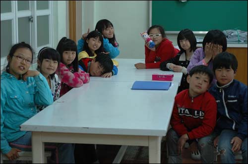 고흥군 나로도 봉래초등학교 방과후 학습 논술부 11명의 아이들. 모두가 사랑스러운 아이들입니다. 