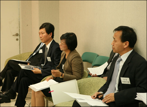 국립현대미술관 서울관 실무에 참여한 학예연구관 및 관계자들  
