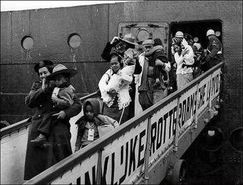 1951년 네덜란드로 피난 오는 말루쿠인들.