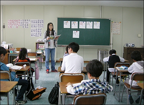군산 화교소학교 1,2학년 수업광경. 형례용 교사는 대화는 되도록 중국어로 하는데 급할 때는 한국어가 튀어나온다며 웃었습니다.
