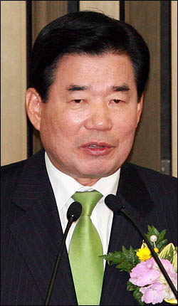 김진표 민주당 원내대표(자료사진)