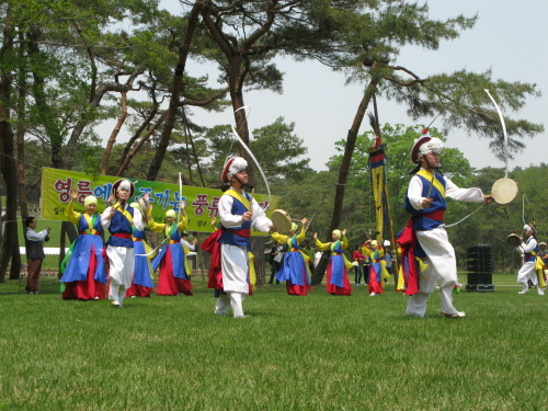 영릉에서 즐기는 풍류 한마당에서 국가무형문화재 제3호 남사당 공연이 펼쳐졌다