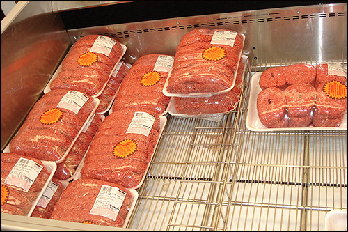 네브래스카 오마하에 위치한 코스코에 진열된 쇠고기.