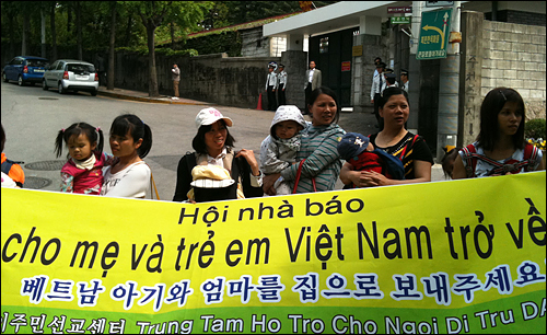 베트남 이주여성들과 대구 이주민 선교센터는 17일 오후 주한 베트남대사관에서 집회를 열었다.