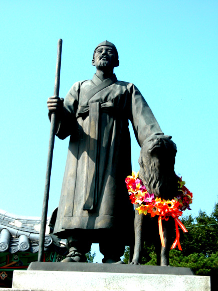 전주에서 남원으로 내려가는 도로변에 서 있는 김개인괴 의견의 동상. 2006년 8월 31일에 찾아보았다