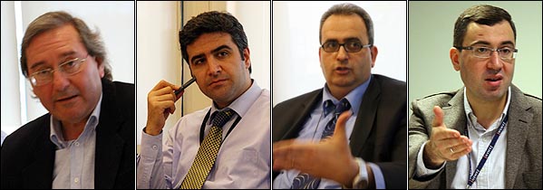 왼쪽부터 터키의 유명한 정치 칼럼니스트인 아르단 젠투르크(Ardan Zenturk)와 터키기자작가재단 '미디어로그 플랫폼'의 부총장인 파티 제란(Fatih Ceran), 아르메니아계 칼럼니스트인 흐란트 토파키안(Hrant Topakian), 이슬람계 <자만(Zaman)> 신문사의 외신 에디터 엠라 윌케르(Emrah Ulker).