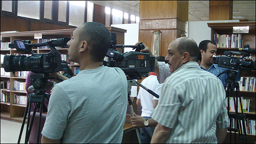 이집트 국립중앙도서관 한국자료실 개관을 취재하러 온 이집트 언론인들.