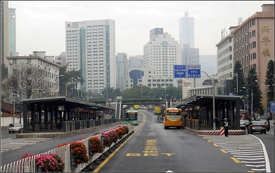 아시아 최고 수준인 중국 광저우시의 BRT(땅위의 지하철) 시스템
