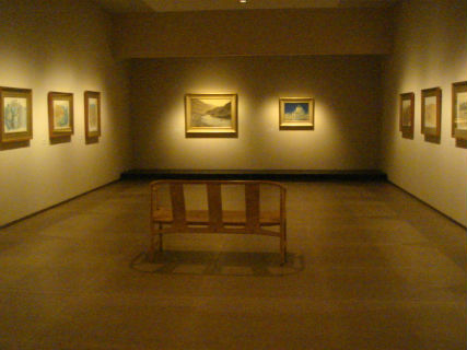 　일본화가 히라야마(平山郁夫) 씨 그림이 전시된 방 가운데 하나입니다.