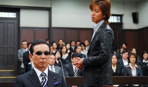  상해치사범의 증인으로 법정에 출두한 하나오카 중의원이 쿠리오 검사 팀의 물증 끝에 알리바이가 깨지고 특수부는 그를 소환해 본격적인 수사에 착수한다.
