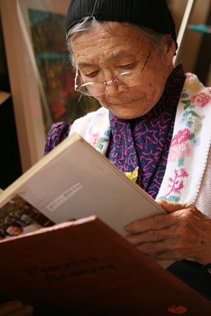 할머니라는 칭호보다는 바람난 청춘이 더 어울린다는 박정희 작가의 모습이 아름답다