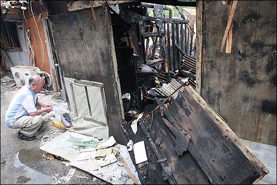 지난 2011년 6월, 판자촌이 밀집해 있는 강남구 포이동 재건마을 화재로 판자촌 건물 96가구 중 70가구가 불에 타 수십여명의 이재민이 발생했다. 