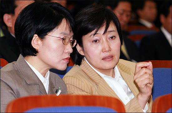  박선숙 전 의원(왼쪽)과 박영선 의원(자료사진)