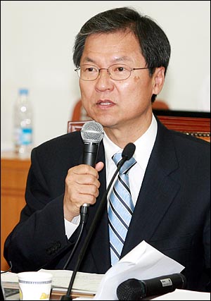  천정배 민주당 당개혁특위 위원장. 