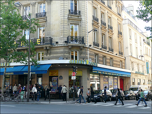파리의 '카르티에 라탱'에 위치한 대형서점 지베르(Gibert).