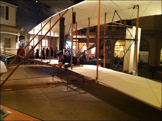 라이트 형제가 만든 최초의 비행기